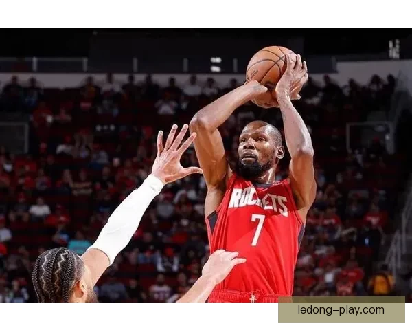 杜兰特：队友进攻欲望增强让比赛变得更轻松 最后9场将全力以赴拼搏到底