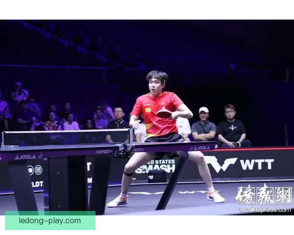 王楚钦赛场拼搏举动感动球迷采访中忽然双手撑地全力以赴